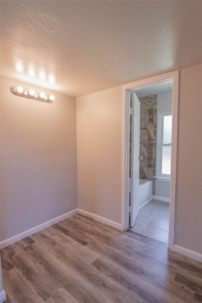 Photo - 15806 Val Verde Dr