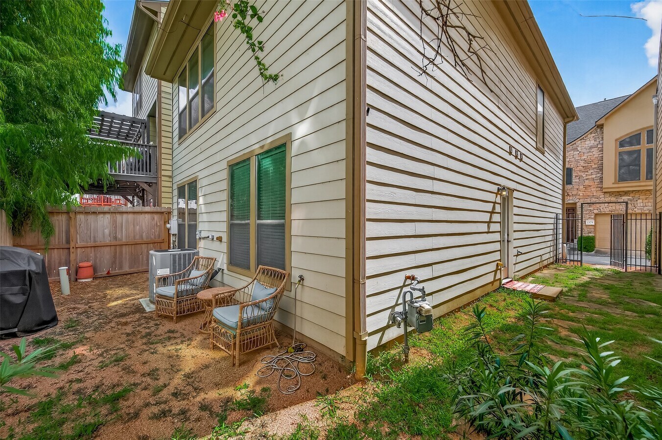 Photo - 1323 Studer St