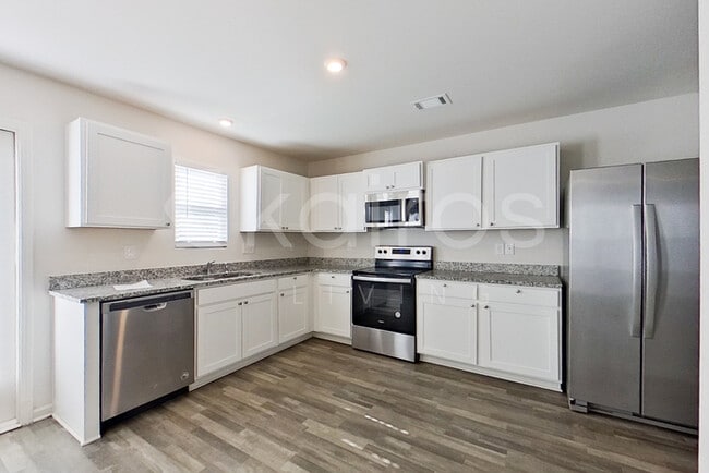 Photo - 837 VISTAMOUNT PATH