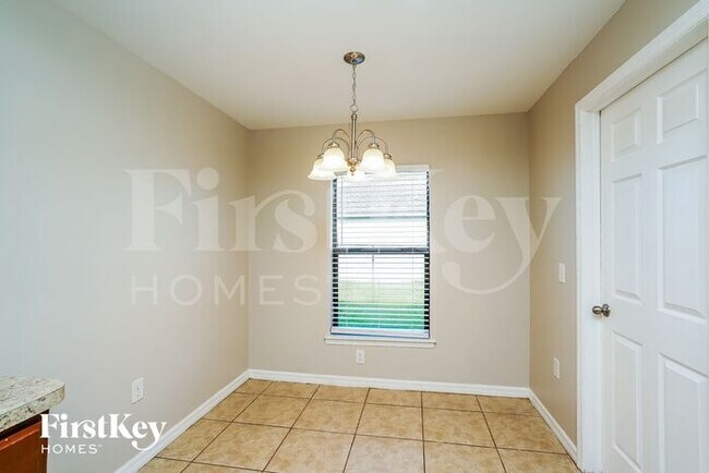 Photo - 716 Evening Shade Ln