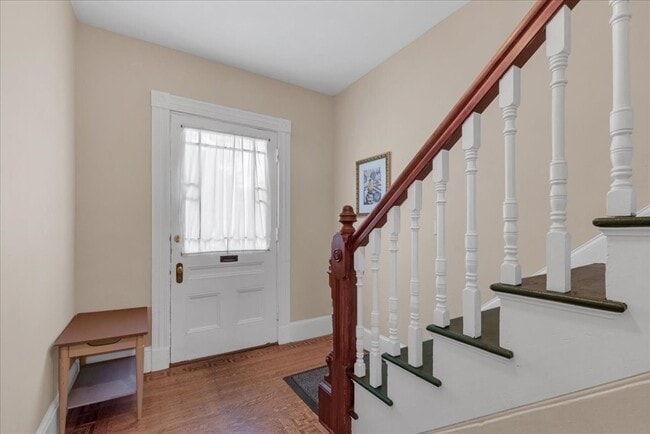 Building Photo - 325 Western Ave Unit 2 Rental