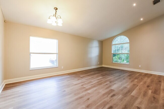 4201 Shadow Creek Cir