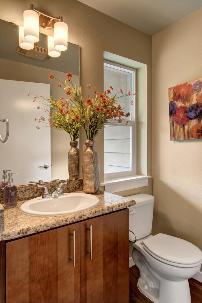 Photo - 20005 Poplar Way