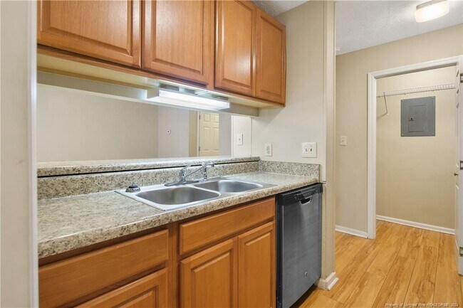 Photo - 283 Waterdown Dr