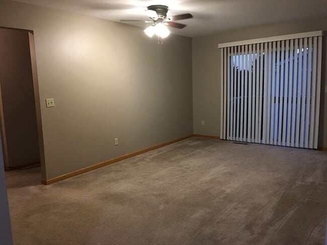 Living Room Area w/ 2nd balcony - 2042 Cliff Alex Ct S Unit 3