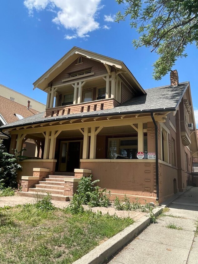 Stunning Avenues Home! - Stunning Avenues Home!