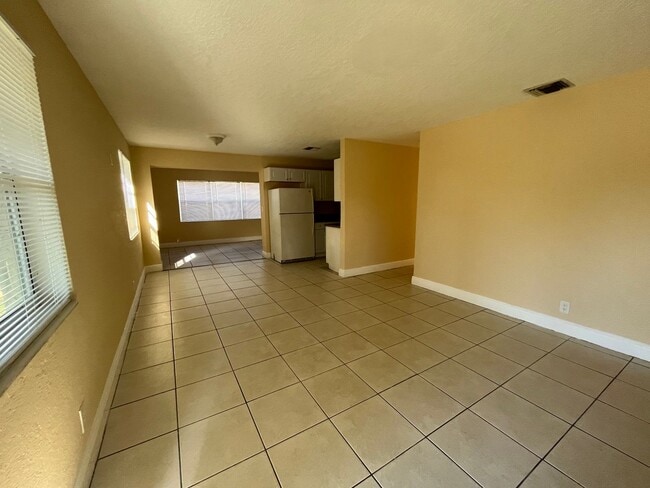 Photo - 4/2 Home for rent, all tile floors, central ac.