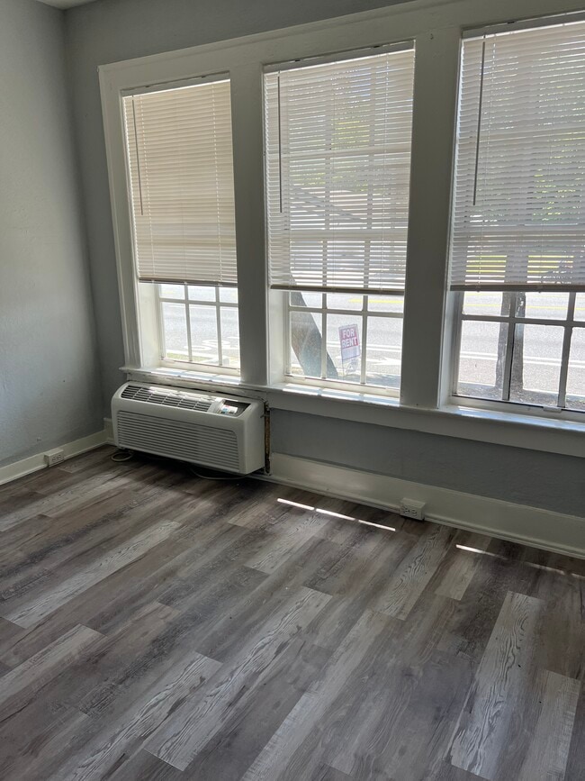 Building Photo - 730 N Westmoreland Dr Unit b Rental