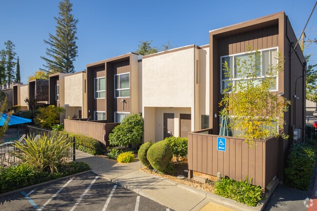 Building Photo - Walnut Avenue Apartments
