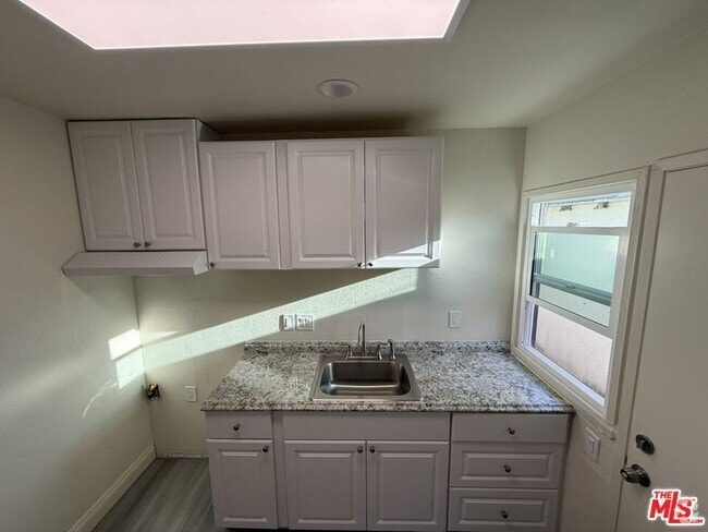 Building Photo - 5242 Mccallum Ave Rental