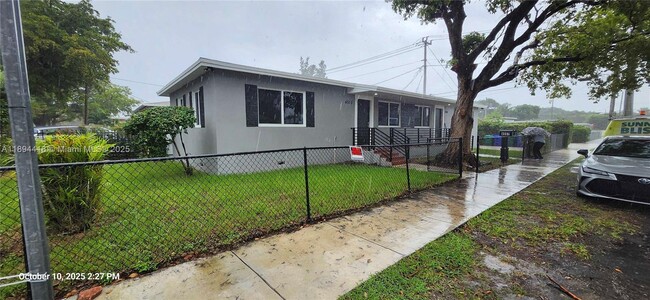Photo - 4555 NW 14th Ave Unidad 4555