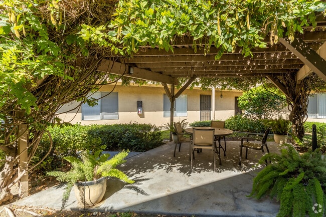 Photo - Arlington Gardens