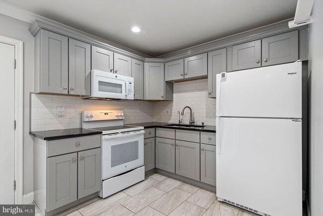 Building Photo - 9838 Town Ln