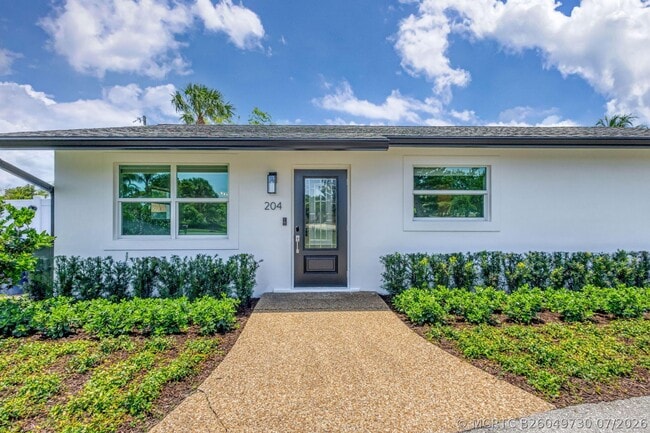Photo - 204 W Whitney Dr