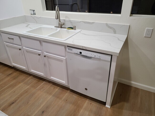 Photo - 184 Streamwood