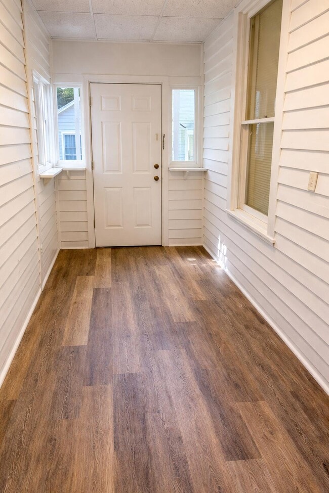 Building Photo - 404 W Hampton Ave