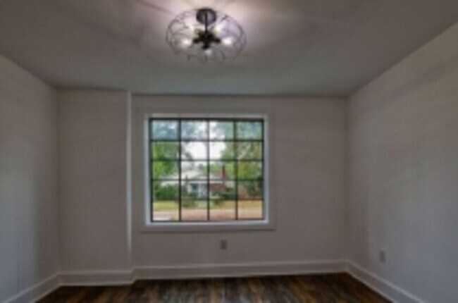 Photo - 1122 NE Wellman Ave