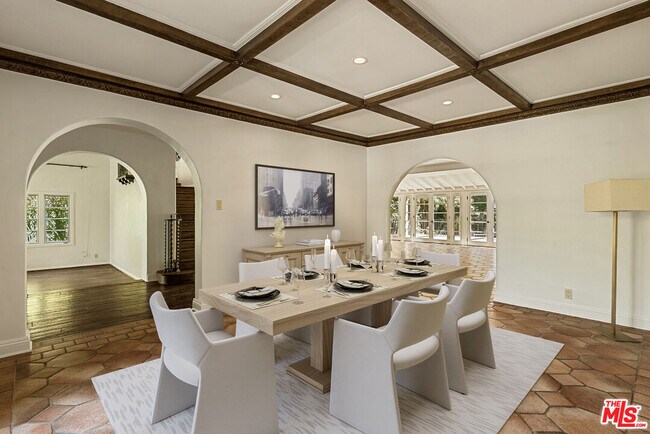Photo - 512 N Palm Dr