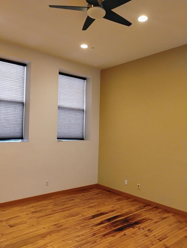 Photo - 1 BEDROOM 1.5 BATH IN DOWNTOWN CHAMPAIGN Condo