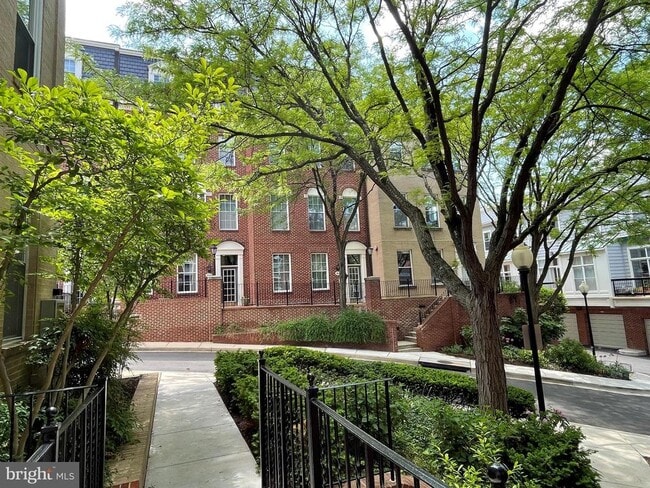 Building Photo - 1903 Kalorama Pl NW Unit 1021