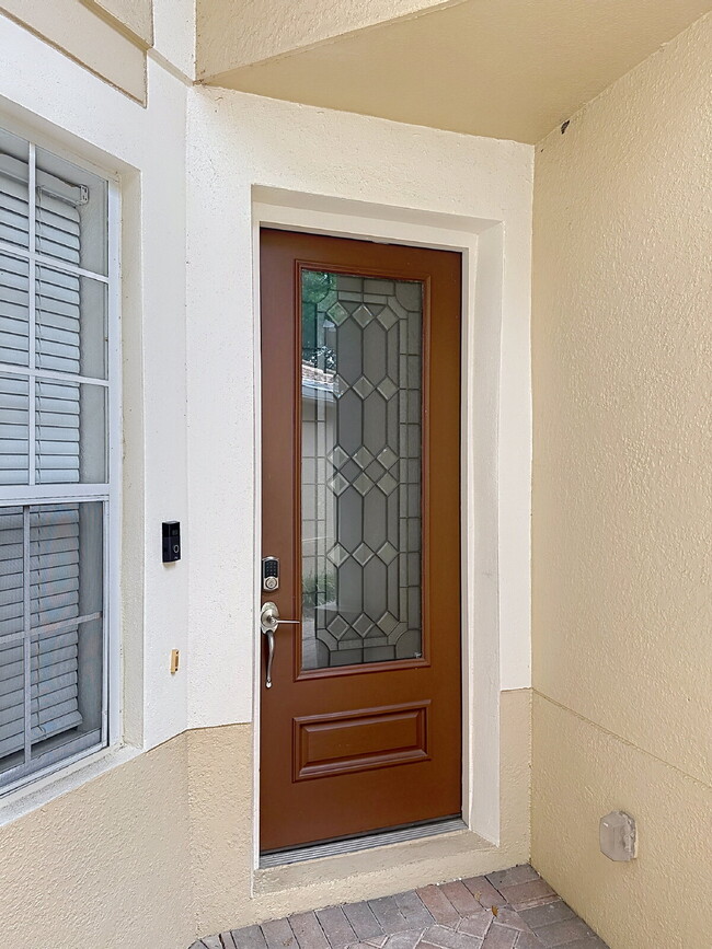 Photo - Beautiful 3 Beds and 2.5 Baths townhome with 2 car garage in Stonebridge Commons! Unidad 103