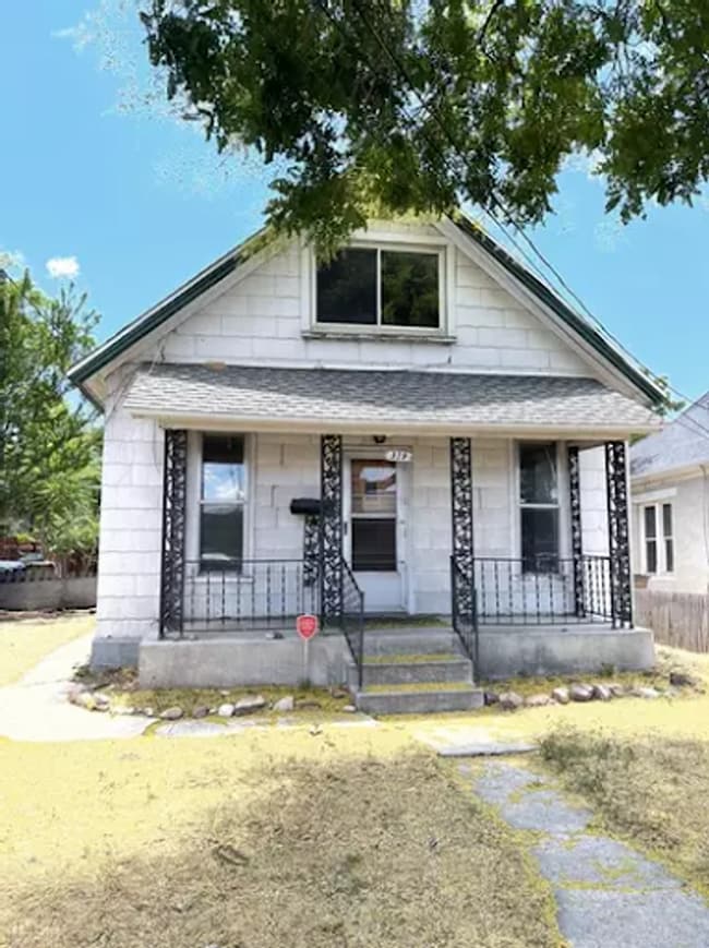 Photo - 319 W American Ave Unit Front