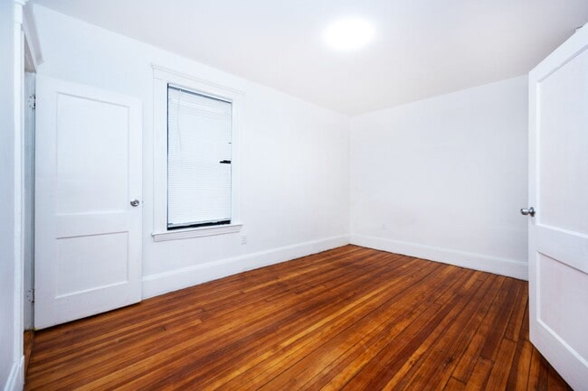 Photo - Coolidge Corner Area, In-Unit Washer and dryer, Eat-in Kitchen, Central Heat/AC, Parking is Avail...