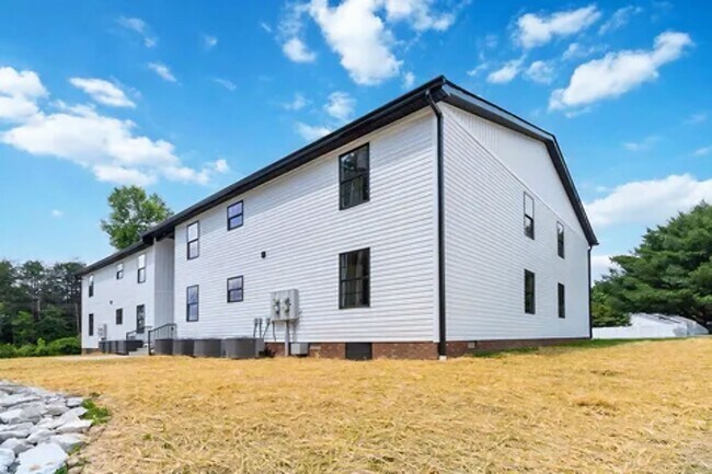 56 Hopewell Church Rd Unit 8