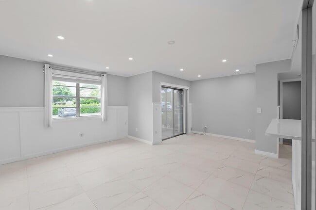 Building Photo - 1259 SW 46th Ave Unit 1909