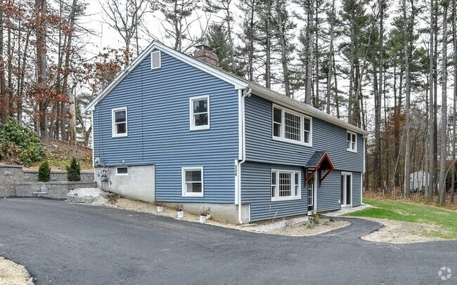 Building Photo - 348 Pleasant St Rental