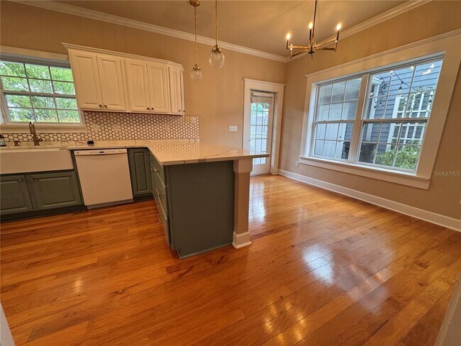 Photo - 5020 NW 10th Pl