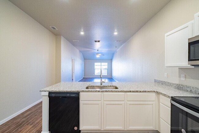 Photo - 2114 N Avenue K