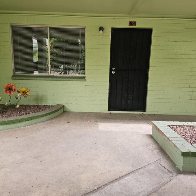Building Photo - 2333 E Glenn St Rental