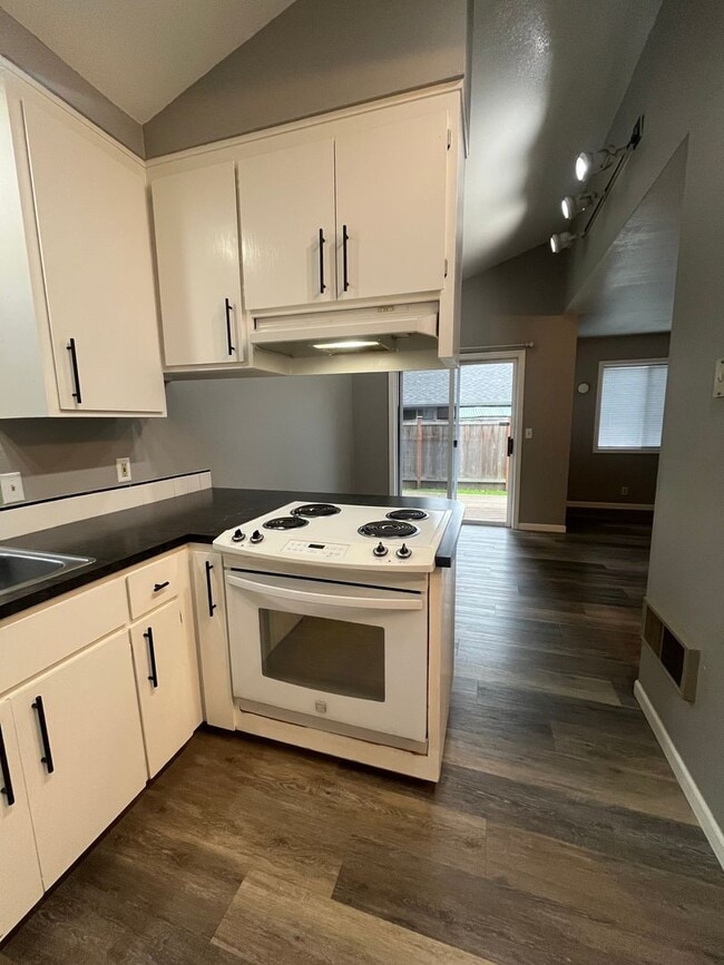 Photo - 2-Bedroom 1 1/2-Bathroom townhouse style d...