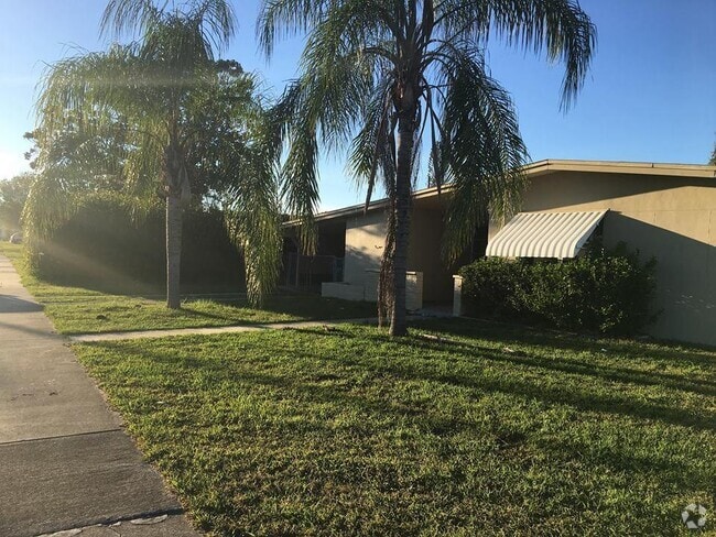 Building Photo - 121 SE Bonita Ct Rental