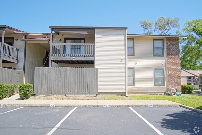 Building Photo - Modern 2-Bedroom Condo Across from the Bay...