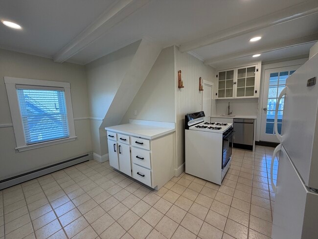 Building Photo - 19 Irving St Unit 3