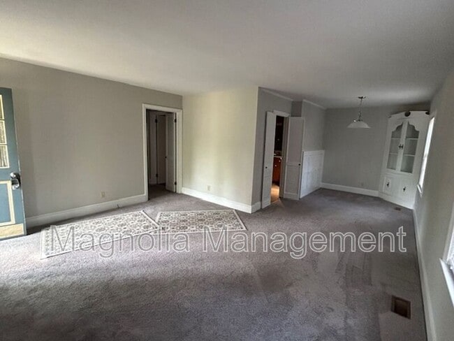 Photo - 930 Buckhorn St