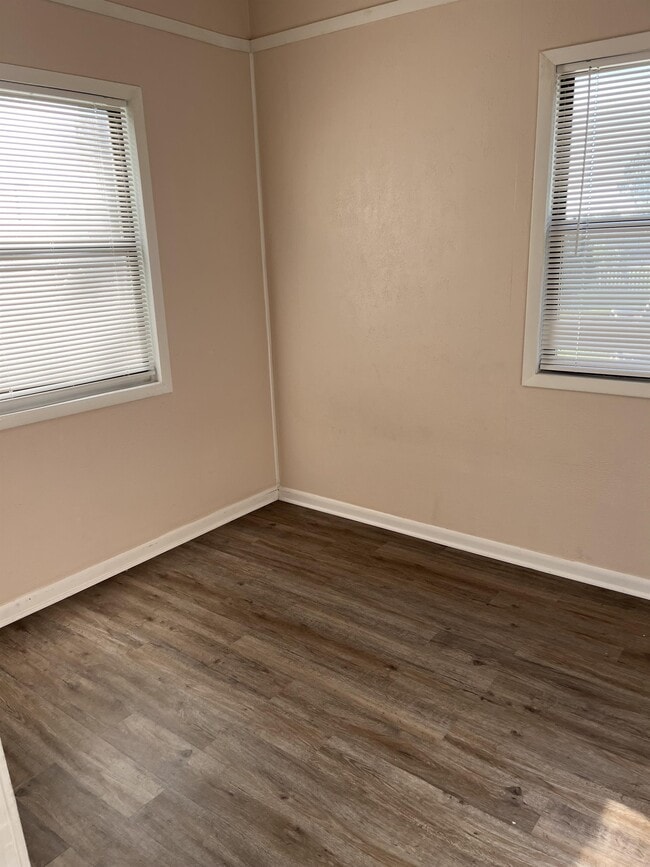 Photo - 5105 Hollycrest Dr