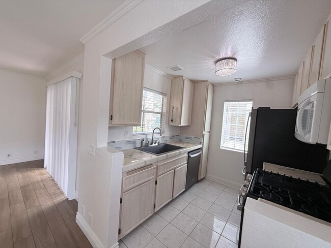 Photo - 10888 Aderman Ave