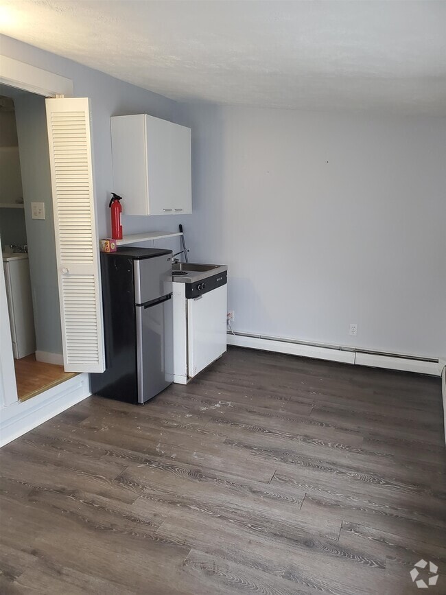 Building Photo - 30 Elm St Unit 8 Rental