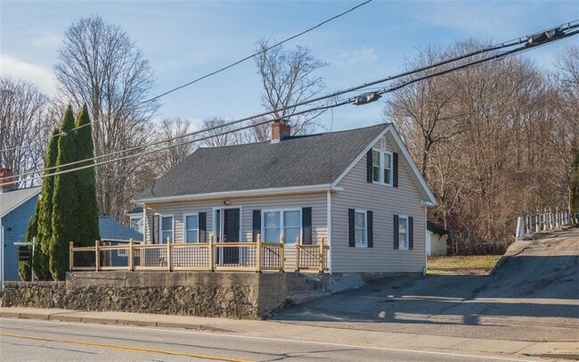 Photo - 670 Putnam Pike House