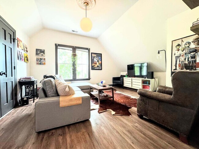 Photo - 1040 W Roscoe St Unit 3