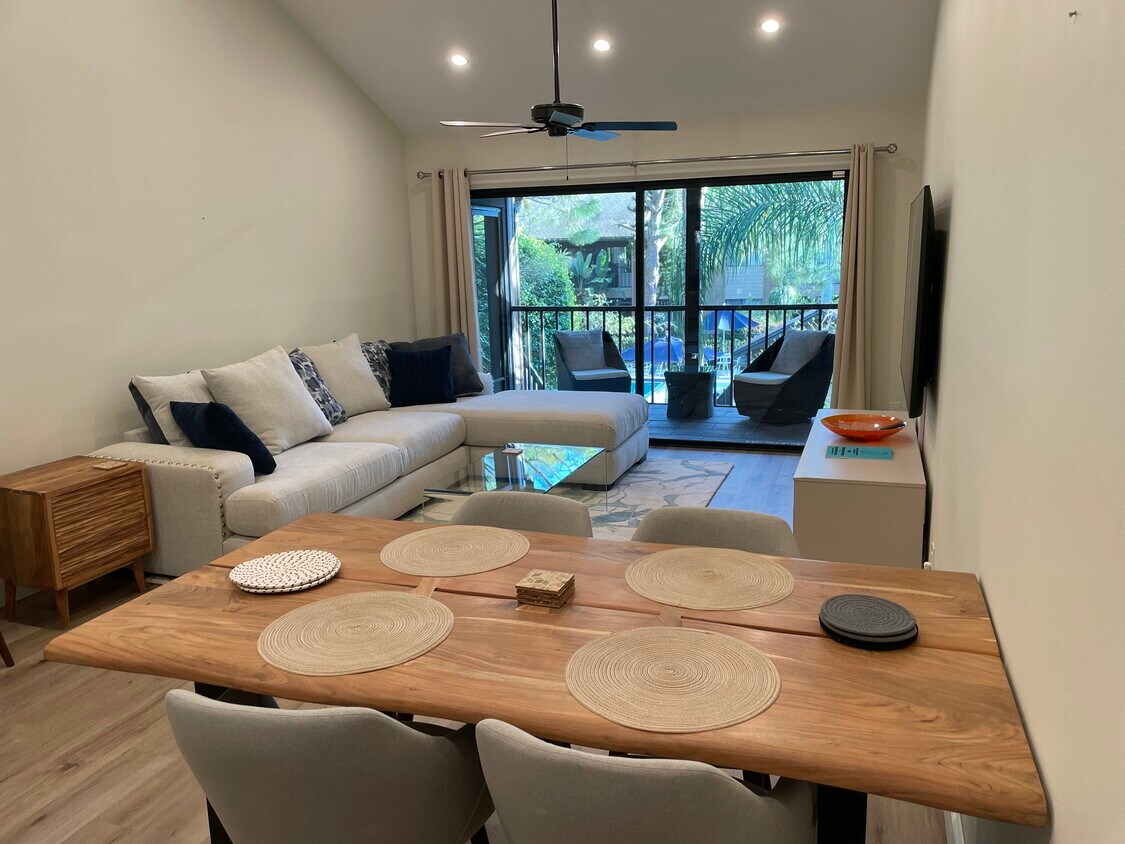 Dining area, 6 people seating table - 1709 Pelican Cove Rd (Sarasota, FL)