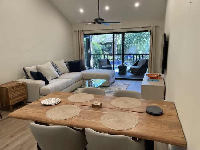 Dining area, 6 people seating table - 1709 Pelican Cove Rd Condominio Unidad GL449