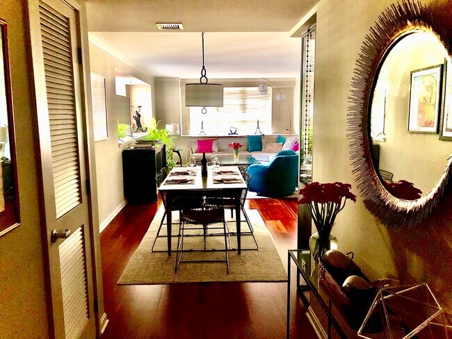 Entry/dining room - 400 Beale St Condo Unit 400 Beale Street