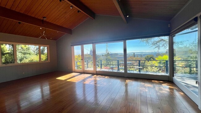 Building Photo - Mid-Century homes Rarely Available with Expansive Bay Views