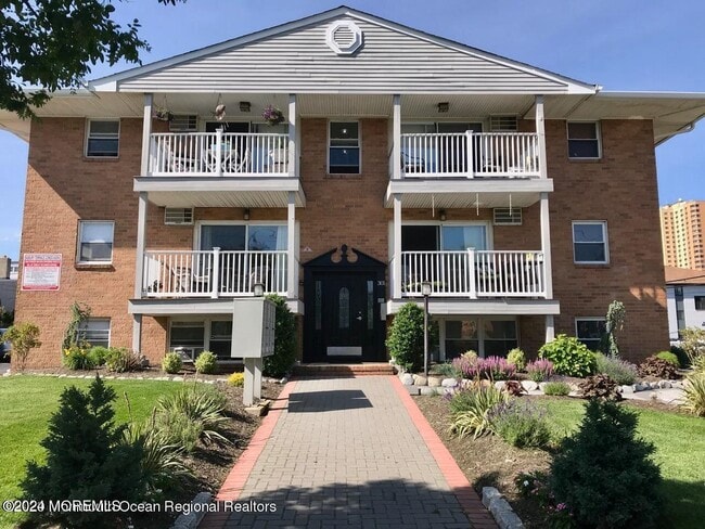 Photo - 301 Sixth Ave Unit 305