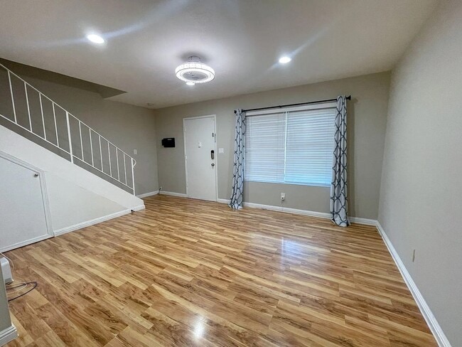 38594 Royal Ann Common