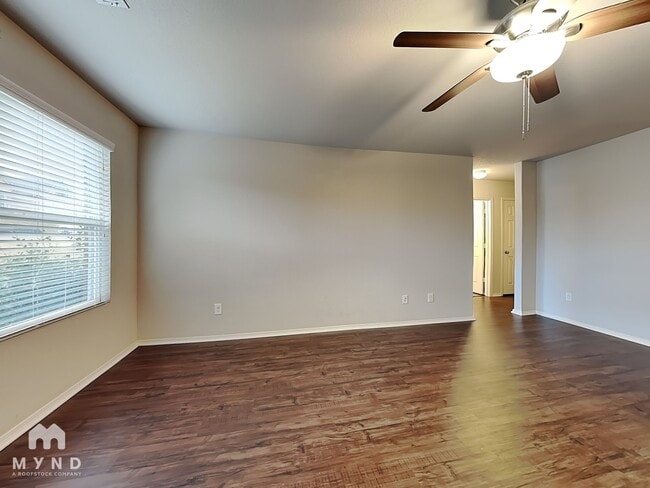 Photo - 940 Pinehurst Loop
